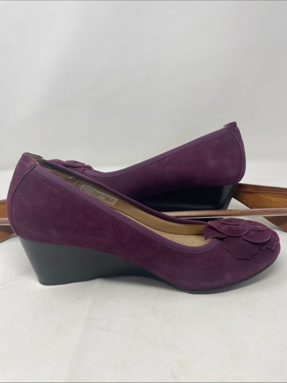 Vionic Plum Suede-Like Wedged Heel Pump Size 10 Excellent Condition - Picture 4 of 15